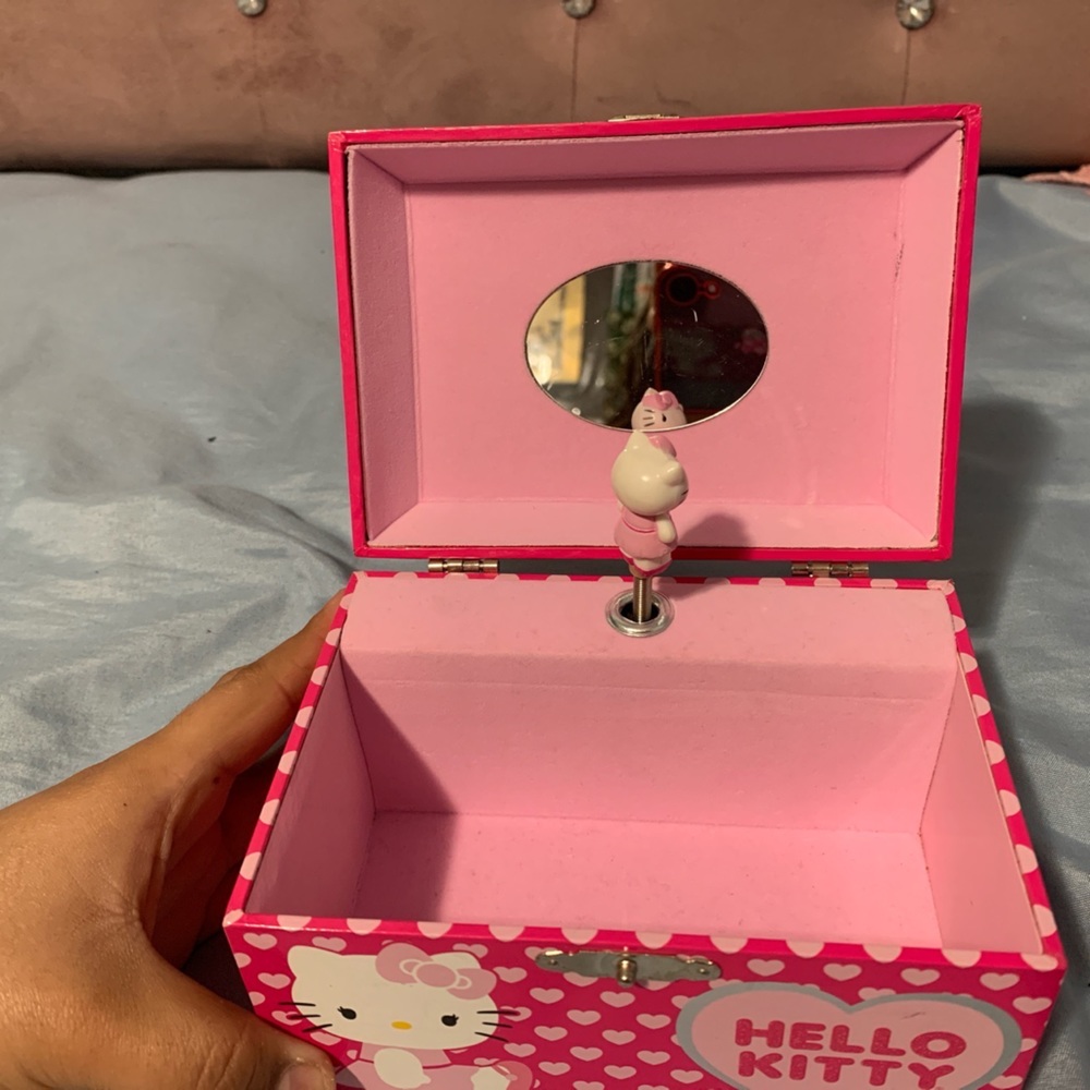 Hello Kitty musical jewelry box